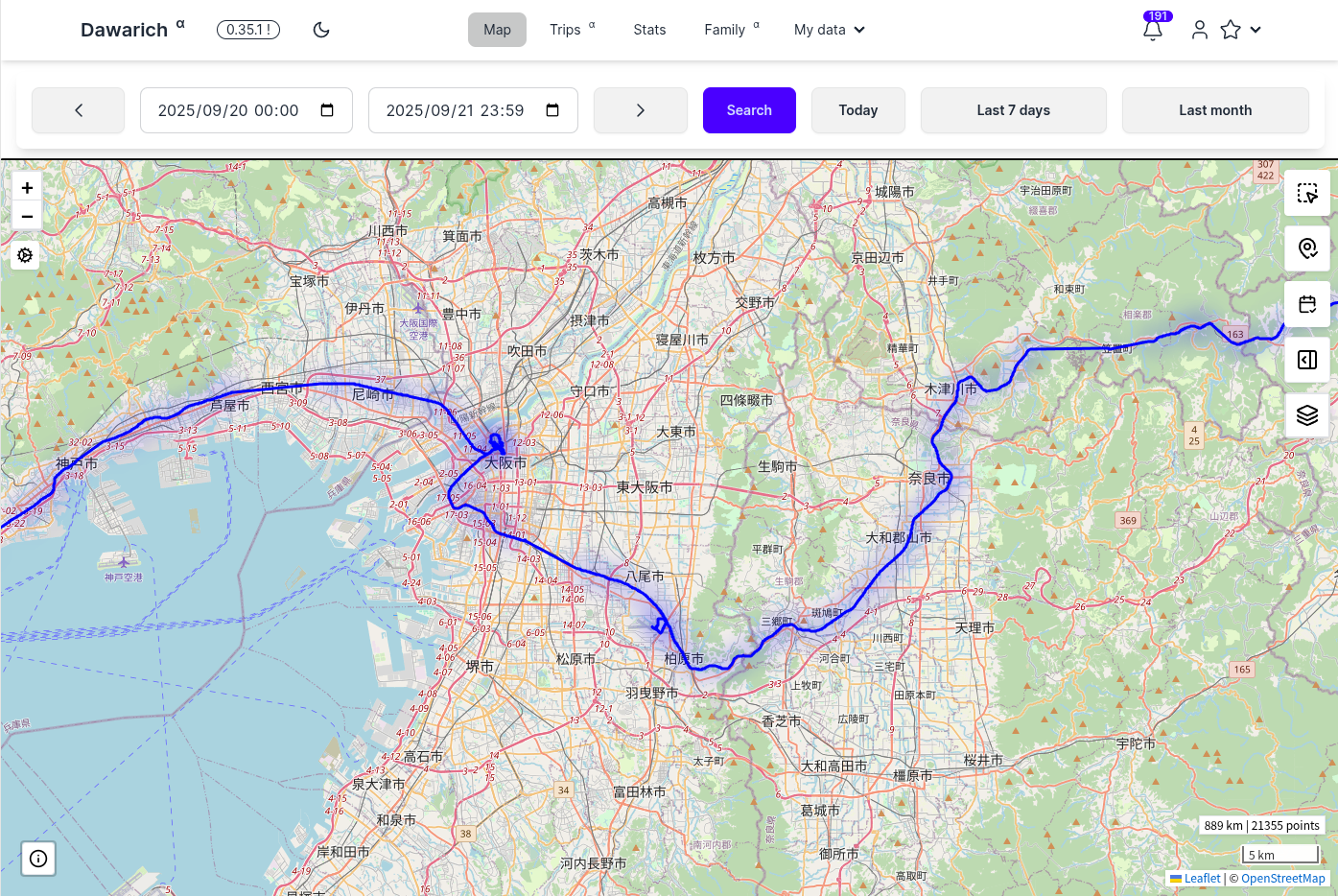 dawarichでの位置情報(線)の表示画面。下側にleafletで表示されたOSMの地図とその上にトラックが載っている